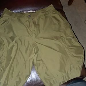 Oakley size 33 dri fit material army green cargo s